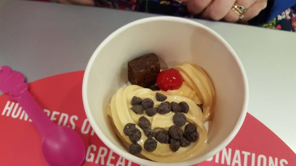 Menchies Frozen Yogurt | bakery | 3155 Ann Arbor-Saline Rd Ste B, Ann Arbor, MI 48103, USA | 7342221125 OR +1 734-222-1125