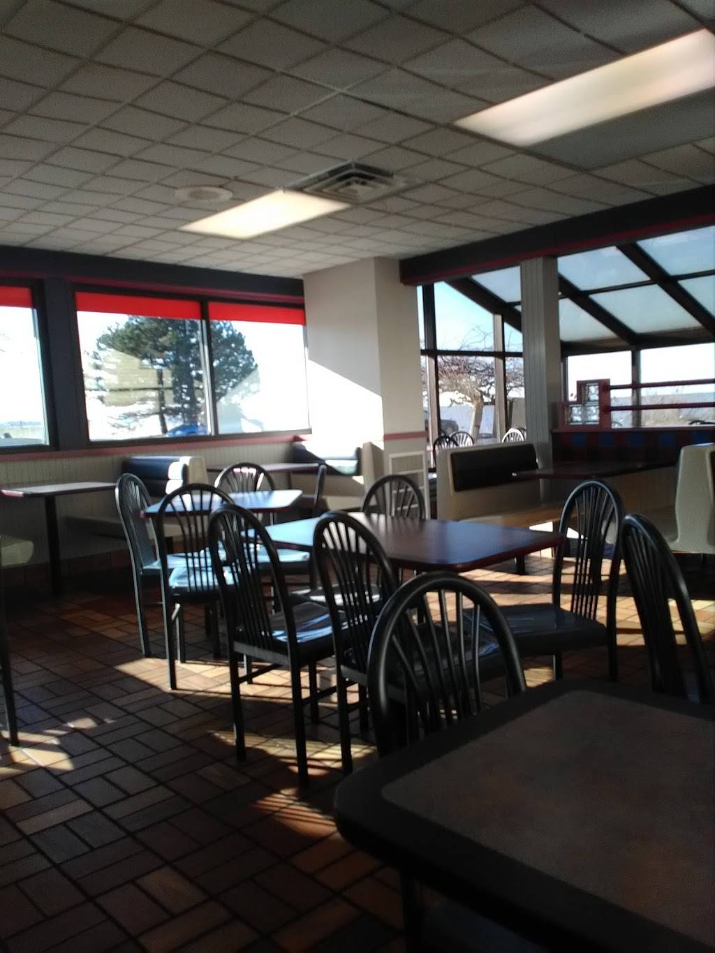 Burger King | restaurant | 1715 E Perry St, Port Clinton, OH 43452, USA | 4197346040 OR +1 419-734-6040