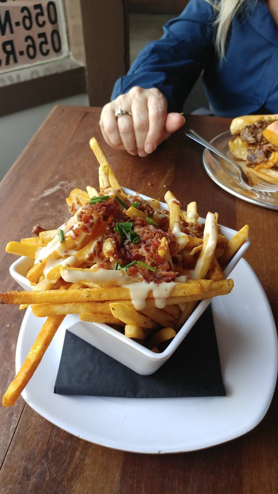 Stout Burgers & Beers | restaurant | 1604 Bardstown Rd, Louisville, KY 40205, USA | 5024598234 OR +1 502-459-8234