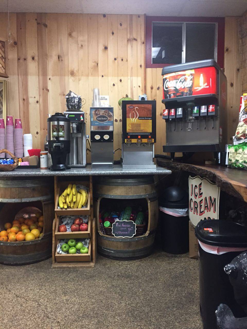 Totem Market & Gifts | restaurant | 45186 Sierra Dr, Three Rivers, CA 93271, USA | 5595614463 OR +1 559-561-4463