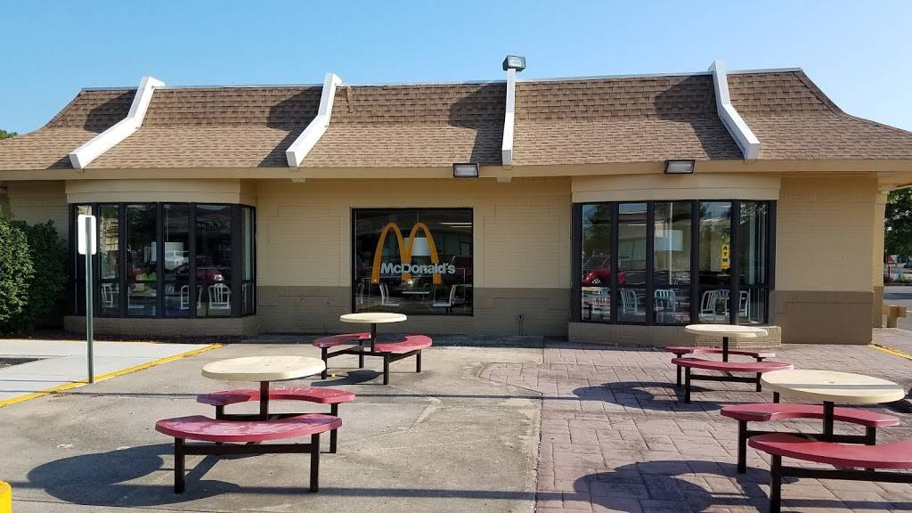 McDonalds | cafe | 365 Universal Dr, North Haven, CT 06473, USA | 2032341269 OR +1 203-234-1269