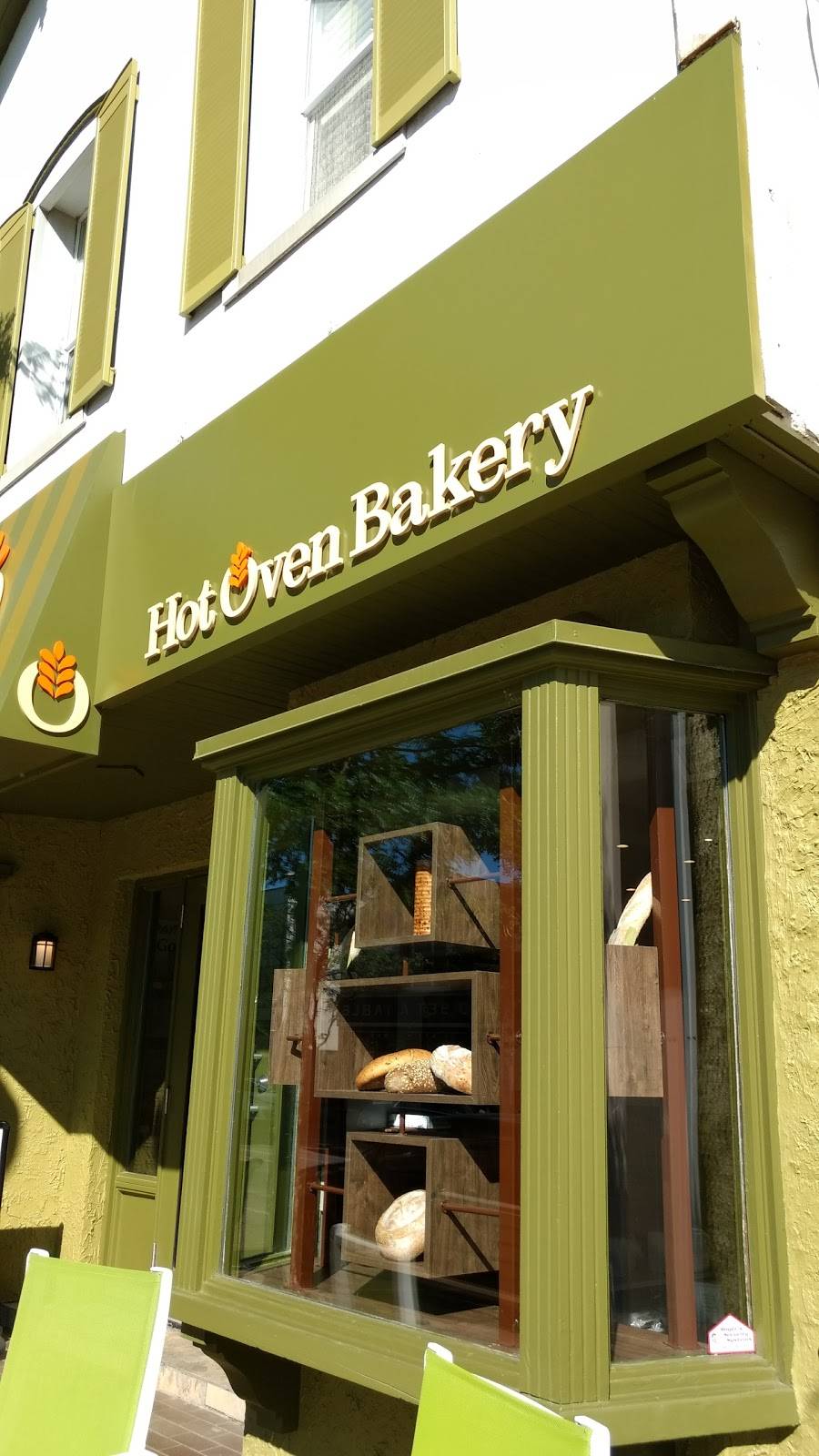 Hot Oven Bakery | restaurant | 195 Lakeshore Rd E, Oakville, ON L6J 1H7, Canada | 9055828923 OR +1 905-582-8923