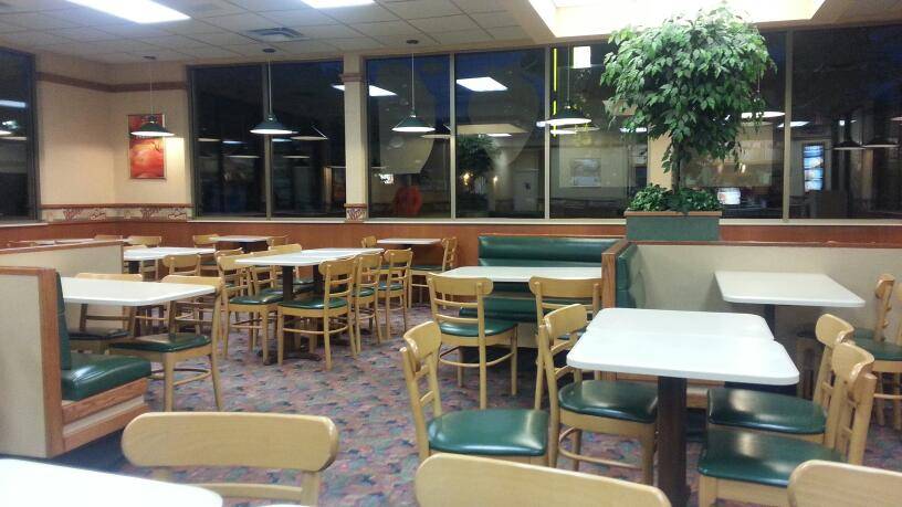 Wendys | restaurant | 22725 Orchard Lake Rd, Farmington, MI 48336, USA | 2484760554 OR +1 248-476-0554