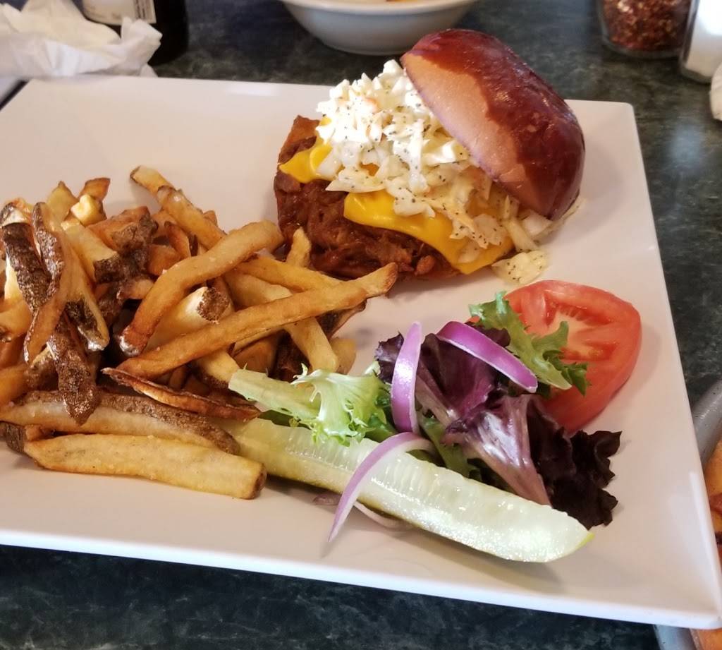 The Green Owl | restaurant | 841 Wisconsin Dells Pkwy S, Baraboo, WI 53913, USA | 6082530383 OR +1 608-253-0383