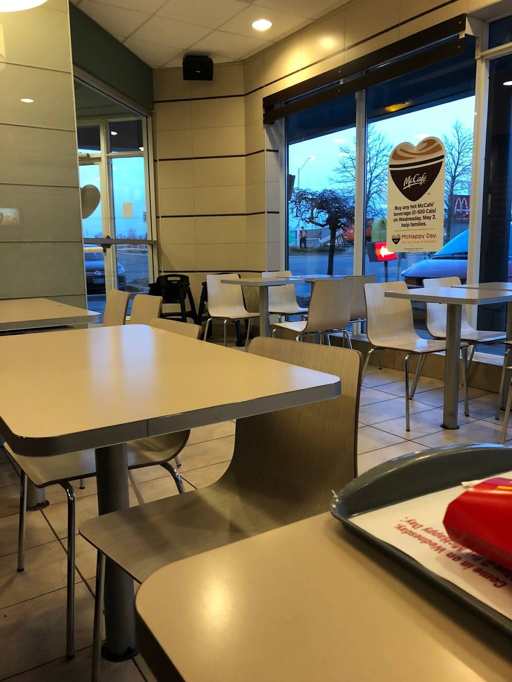 McDonalds | cafe | 2800 Skymark Ave, Mississauga, ON L4W 5A6, Canada | 9056299994 OR +1 905-629-9994