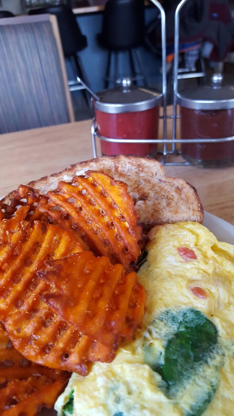 Country Corner Cafe | restaurant | 25 Church St, Saratoga Springs, NY 12866, USA | 5185837889 OR +1 518-583-7889