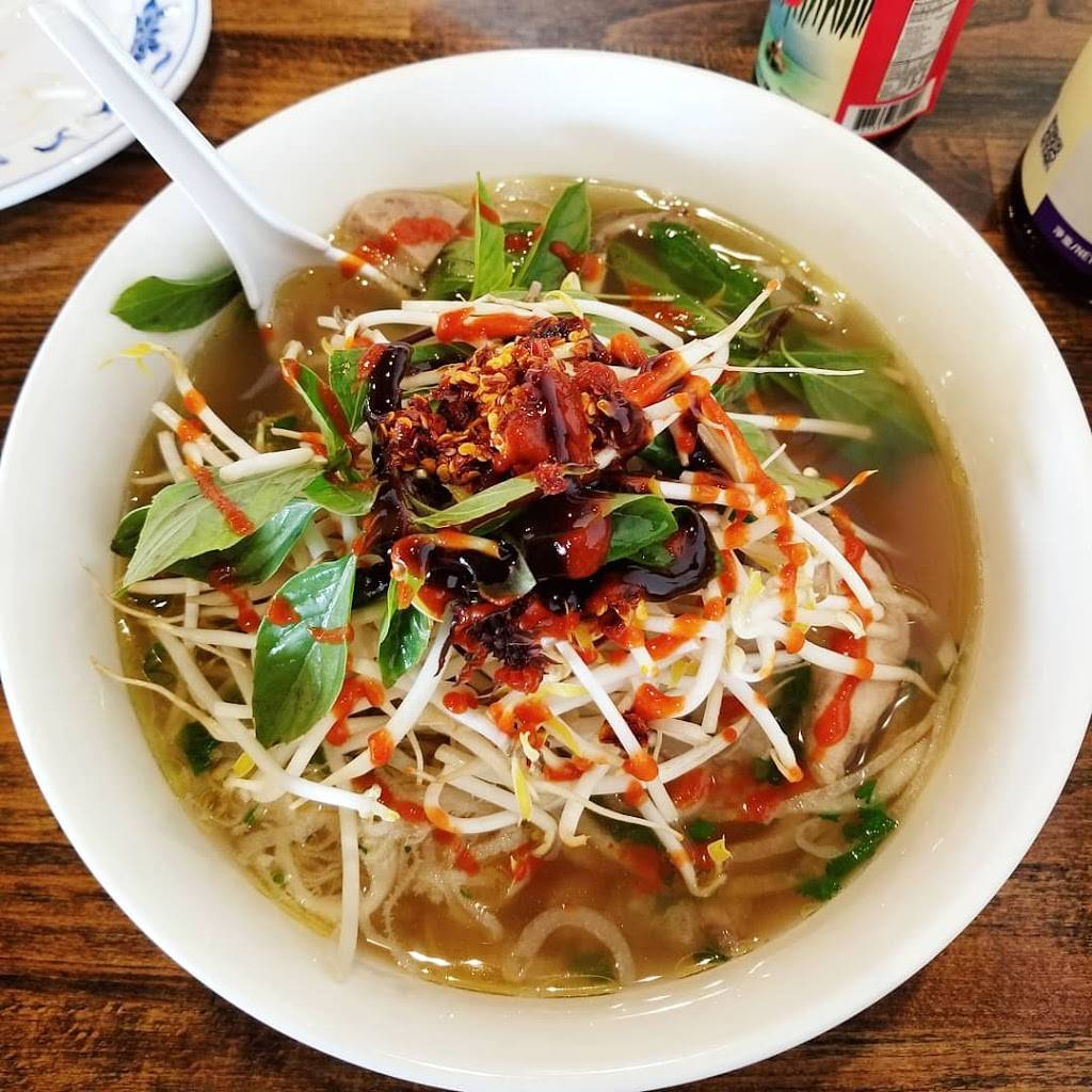 Pho Tuoi | restaurant | 6559 N Oak Trafficway, Gladstone, MO 64118, USA | 8165997941 OR +1 816-599-7941