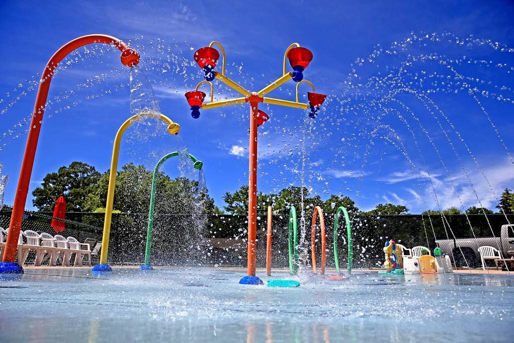 Lillian L. Lutz Recreation Center | restaurant | 1195 Half Day Rd, Highland Park, IL 60035, USA | 8474326355 OR +1 847-432-6355