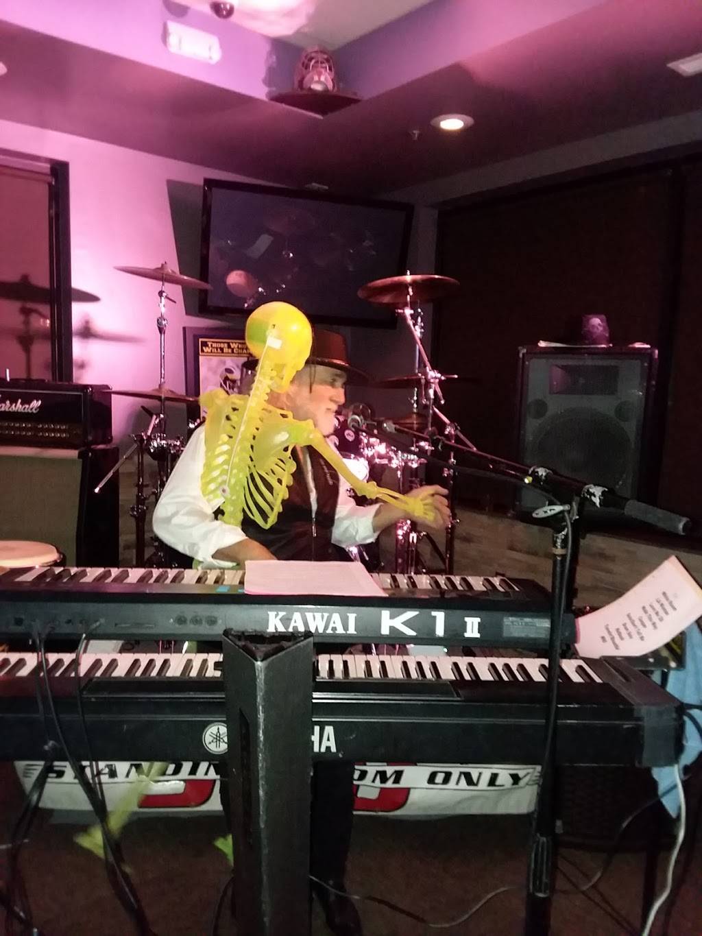 Tin Cup Bar & Grill | restaurant | 20500 Newburgh Rd, Livonia, MI 48152, USA | 2484260967 OR +1 248-426-0967