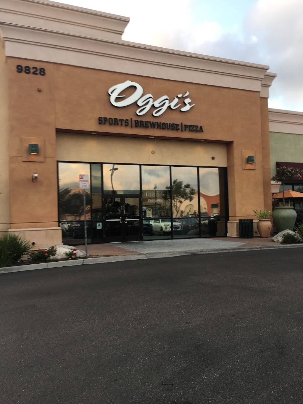 Oggis | restaurant | 9828 Mission Gorge Rd, Santee, CA 92071, USA | 6194496441 OR +1 619-449-6441