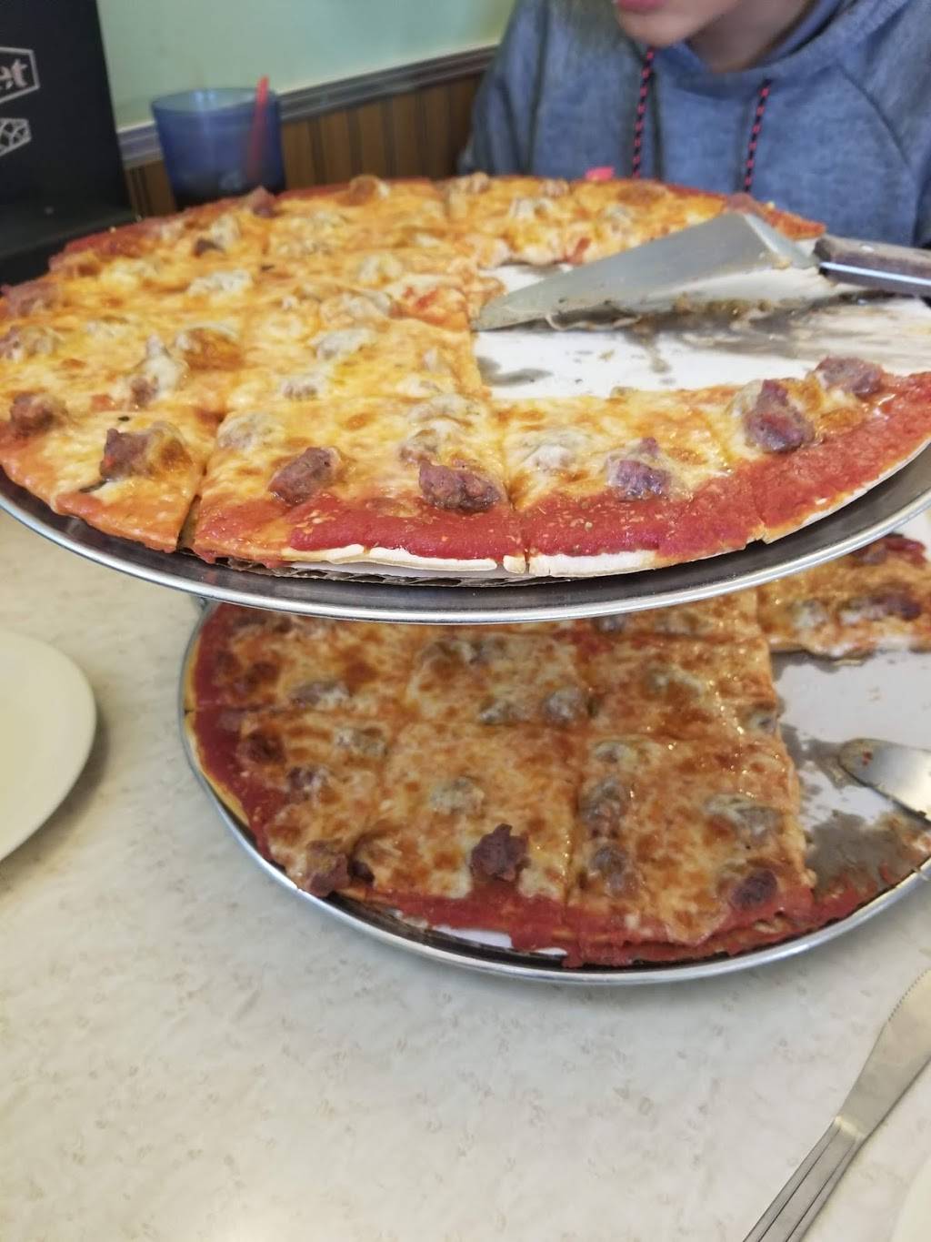 Quonset Pizza | meal delivery | 2602 Grand Ave, Waukegan, IL 60085, USA | 8476237115 OR +1 847-623-7115