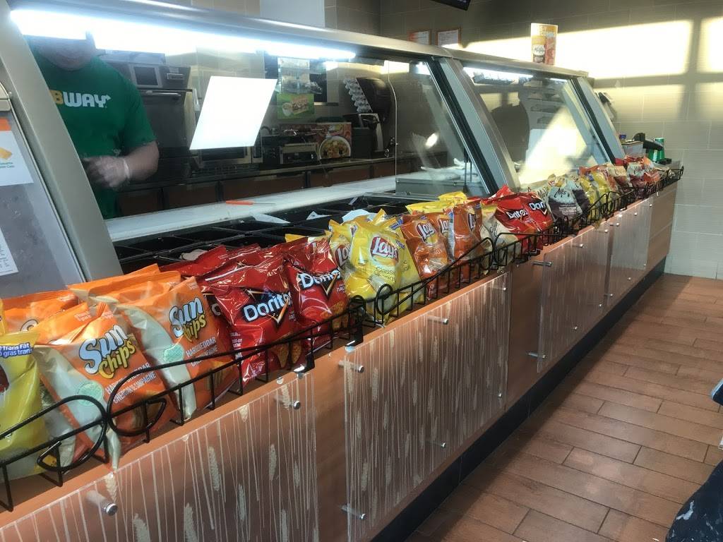 Subway | restaurant | 5500 Boul Henri-Bourassa O, Saint-Laurent, QC H4R 0M6, Canada | 5149353443 OR +1 514-935-3443