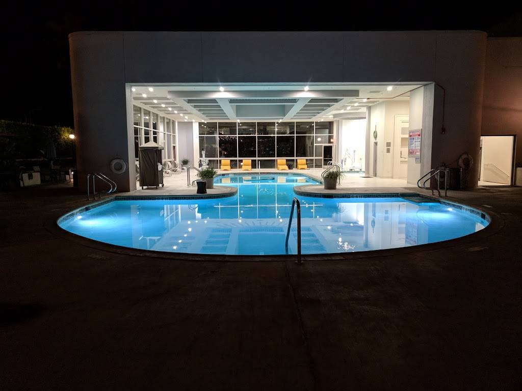 21 Square Bar and Kitchen | restaurant | 3635 Fashion Way, Torrance, CA 90503, USA | 3105436034 OR +1 310-543-6034