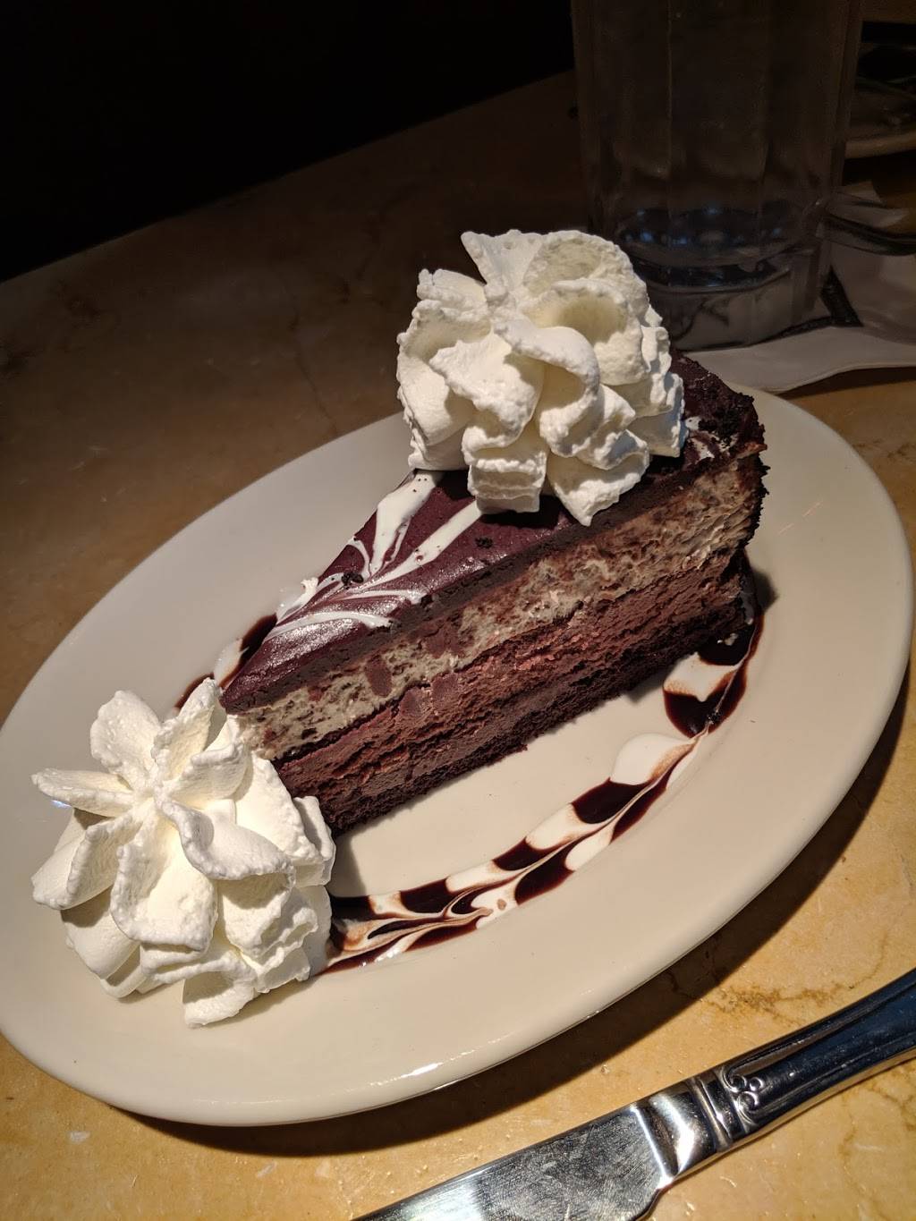 The Cheesecake Factory | restaurant | 27500 Novi Rd, Novi, MI 48377, USA | 2483057500 OR +1 248-305-7500