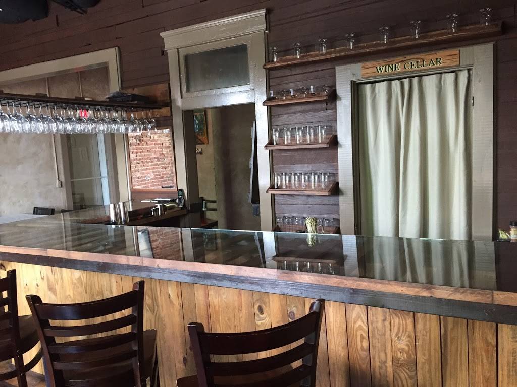 Old Town Stock House | restaurant | 410 Old Town St, Guntersville, AL 35976, USA | 2565821676 OR +1 256-582-1676