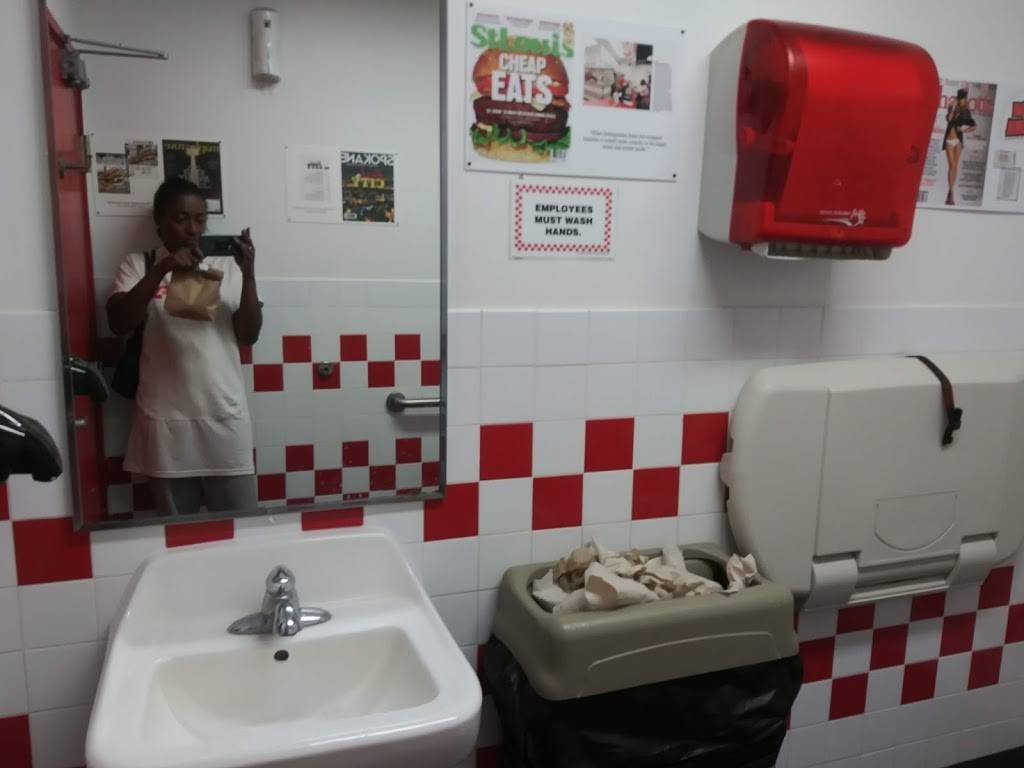 Five Guys | meal takeaway | 8600 Ward Pkwy Suite 2155, Kansas City, MO 64114, USA | 8163334897 OR +1 816-333-4897