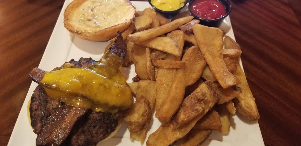 Urban Cellars | restaurant | 2 Washington Blvd, Detroit, MI 48226, USA | 3139650200 OR +1 313-965-0200