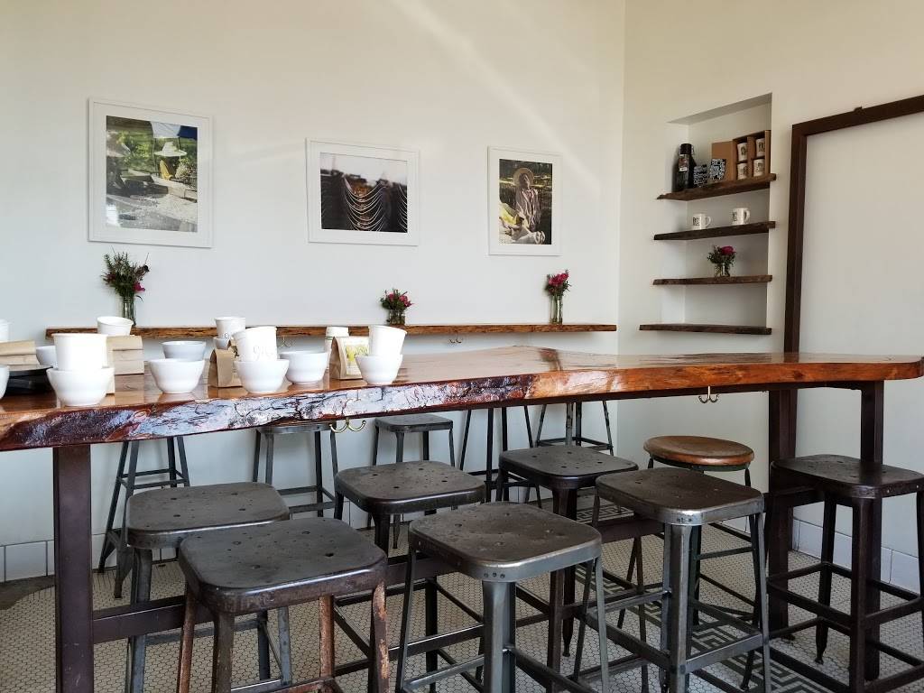 Menottis Coffee Stop | cafe | 56 Windward Ave, Venice, CA 90291, USA | 4242057014 OR +1 424-205-7014