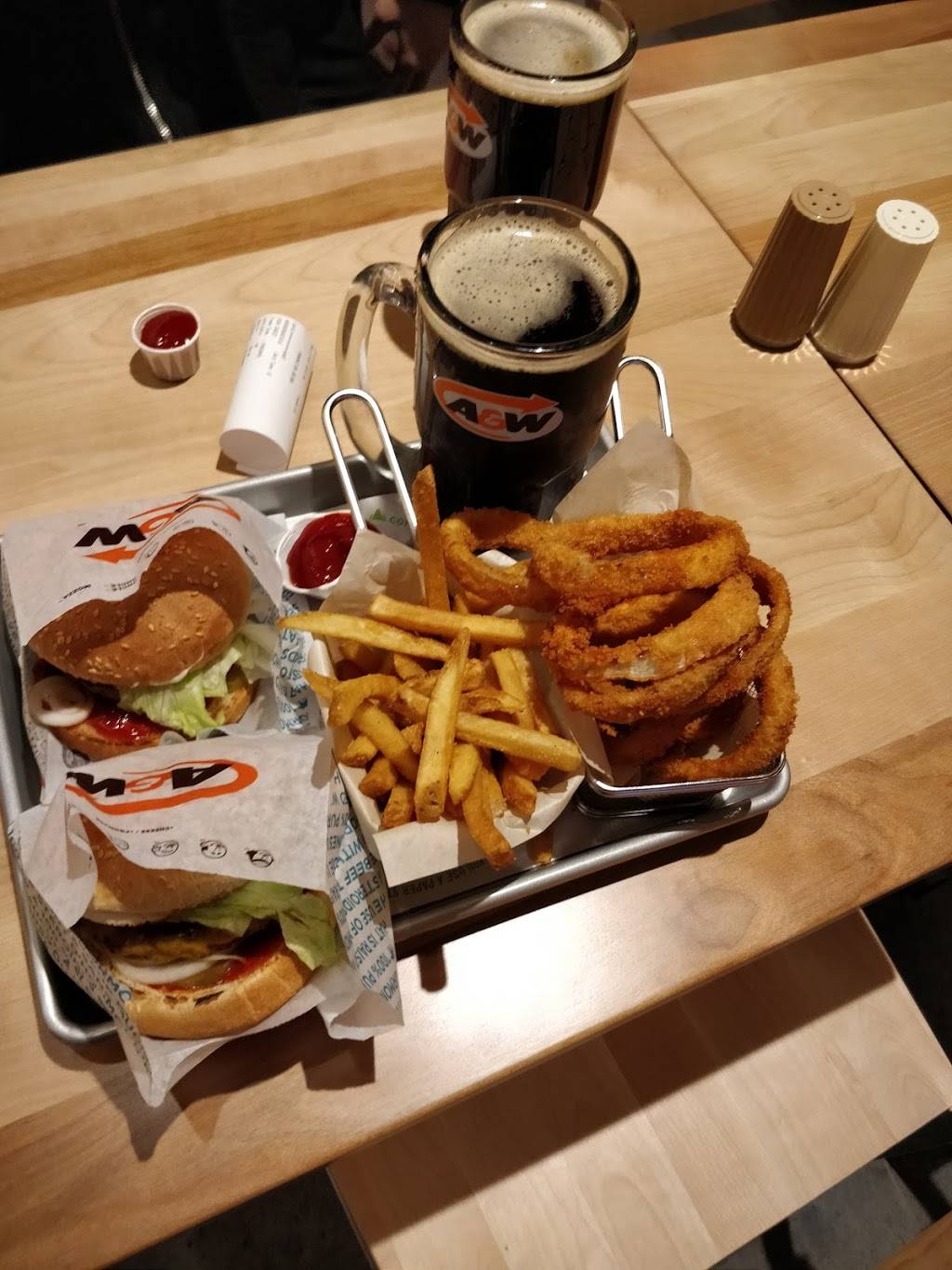 A&W Canada | restaurant | 3318 Keele St, North York, ON M3M 2H7, Canada | 4165469666 OR +1 416-546-9666