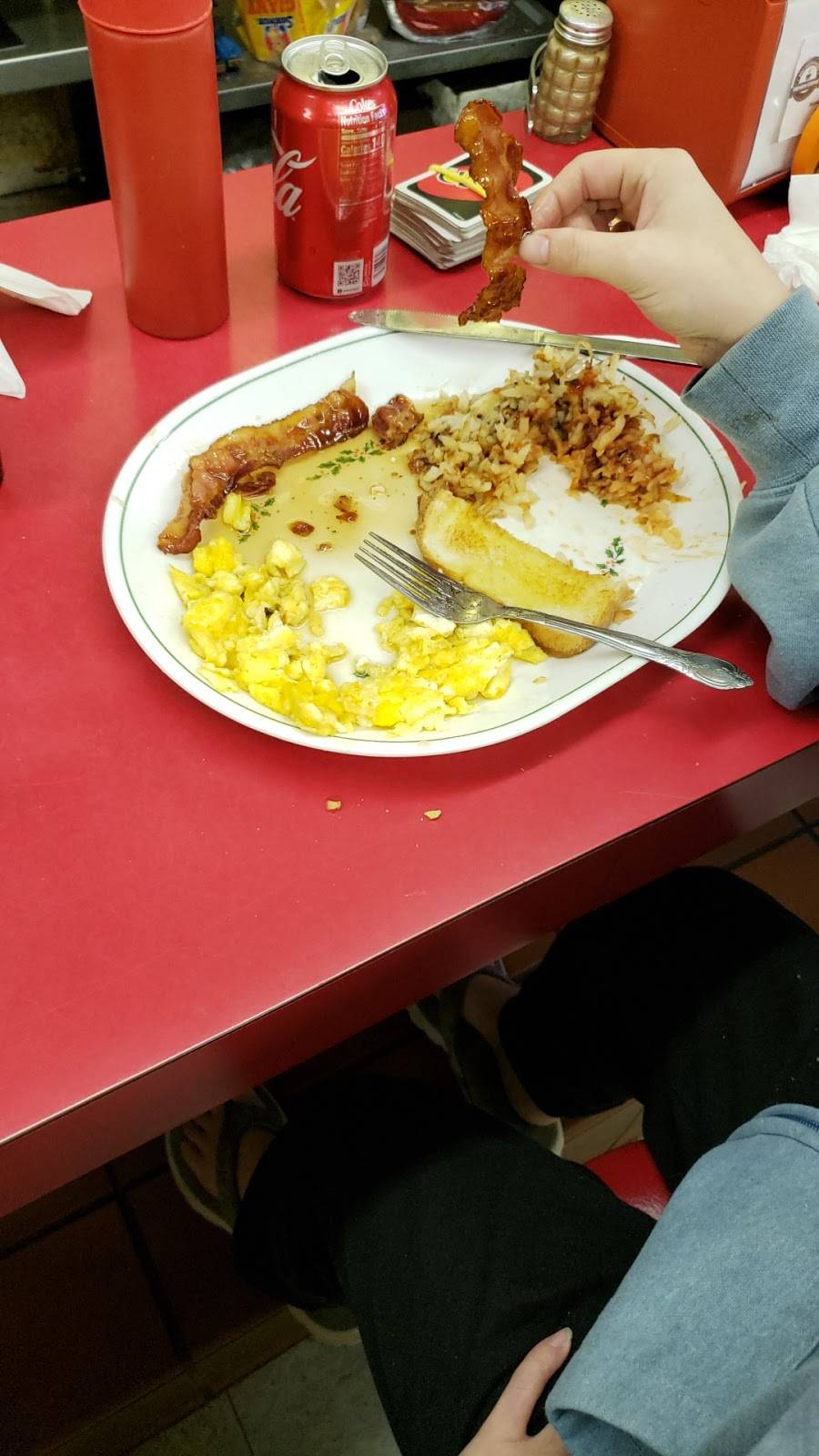 Mels Diner | meal takeaway | 103 S Riverside Dr, Hamilton, OH 45011, USA | 5138639210 OR +1 513-863-9210