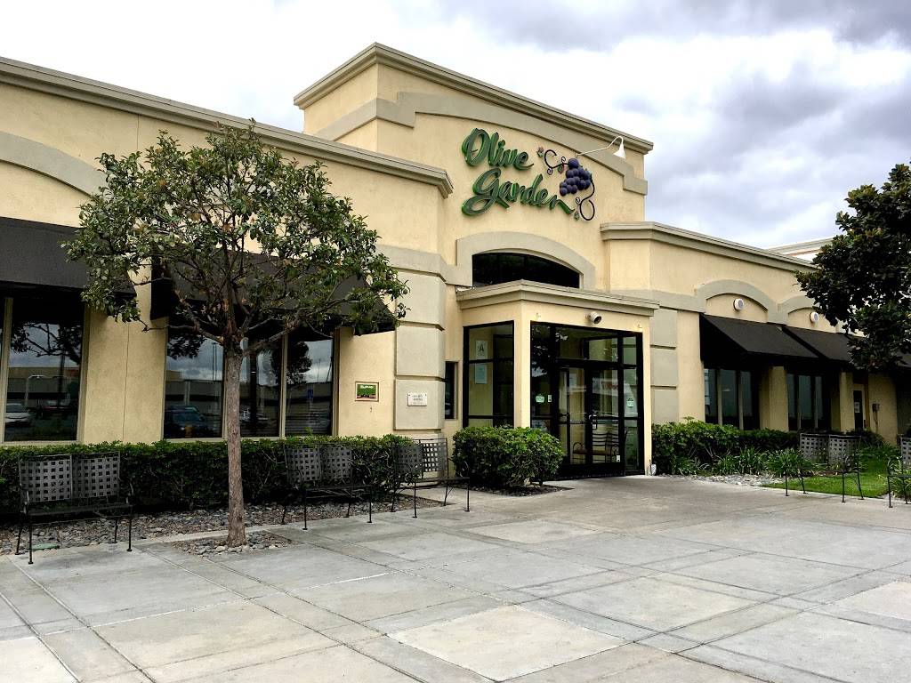 Olive Garden Italian Restaurant | meal takeaway | 5500 Grossmont Center Dr, La Mesa, CA 91942, USA | 6194607221 OR +1 619-460-7221