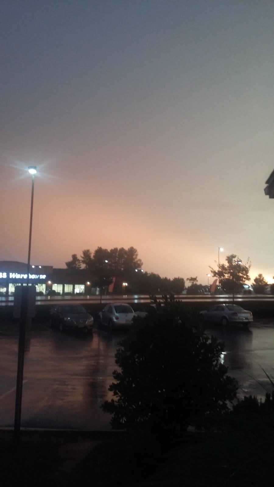 Logans Roadhouse | restaurant | 156 Lucy Ln, Waynesboro, VA 22980, USA | 5409499925 OR +1 540-949-9925