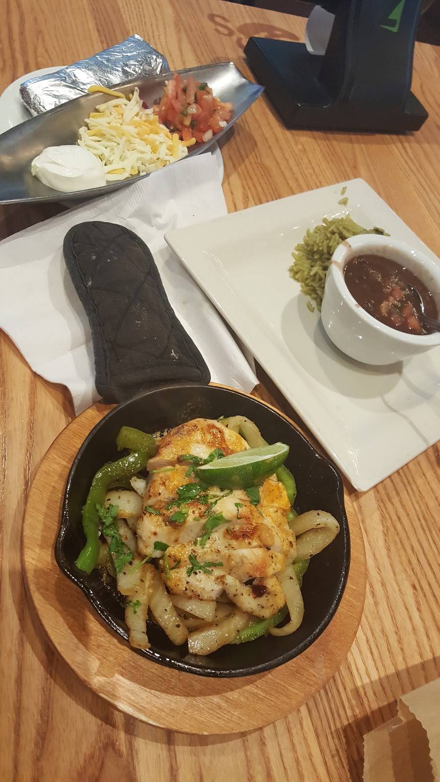 Chilis Grill & Bar | meal takeaway | 2801 Countryside Dr, Turlock, CA 95380, USA | 2096326588 OR +1 209-632-6588