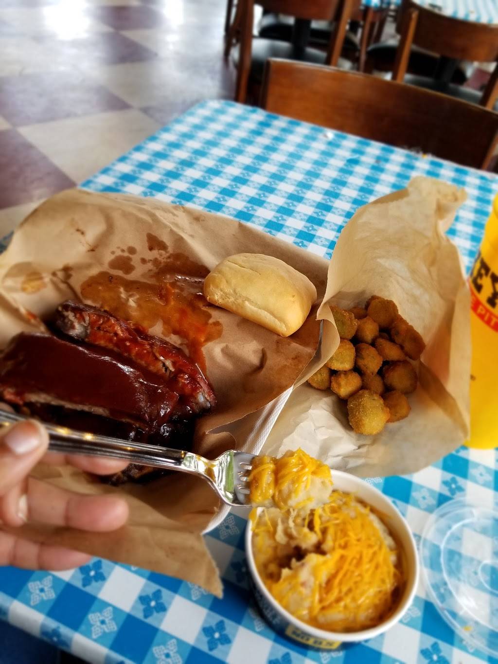 Dickeys Barbecue Pit | restaurant | 23123 Woodward Ave, Ferndale, MI 48220, USA | 2485653355 OR +1 248-565-3355
