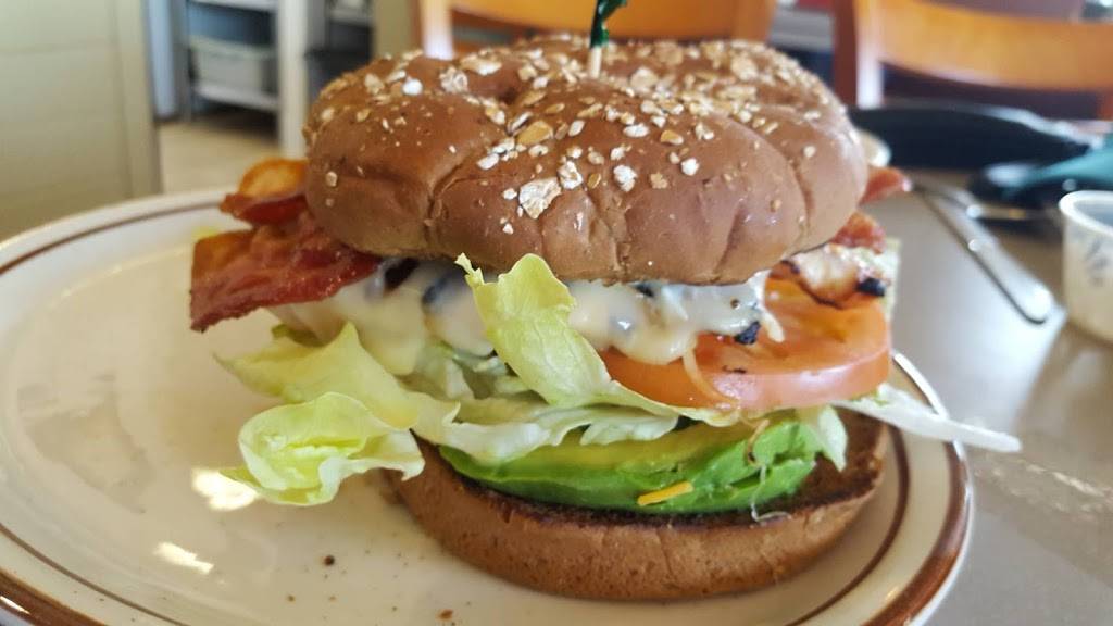 Hot N Tot | restaurant | 2347 Pacific Coast Hwy, Lomita, CA 90717, USA | 3103269626 OR +1 310-326-9626