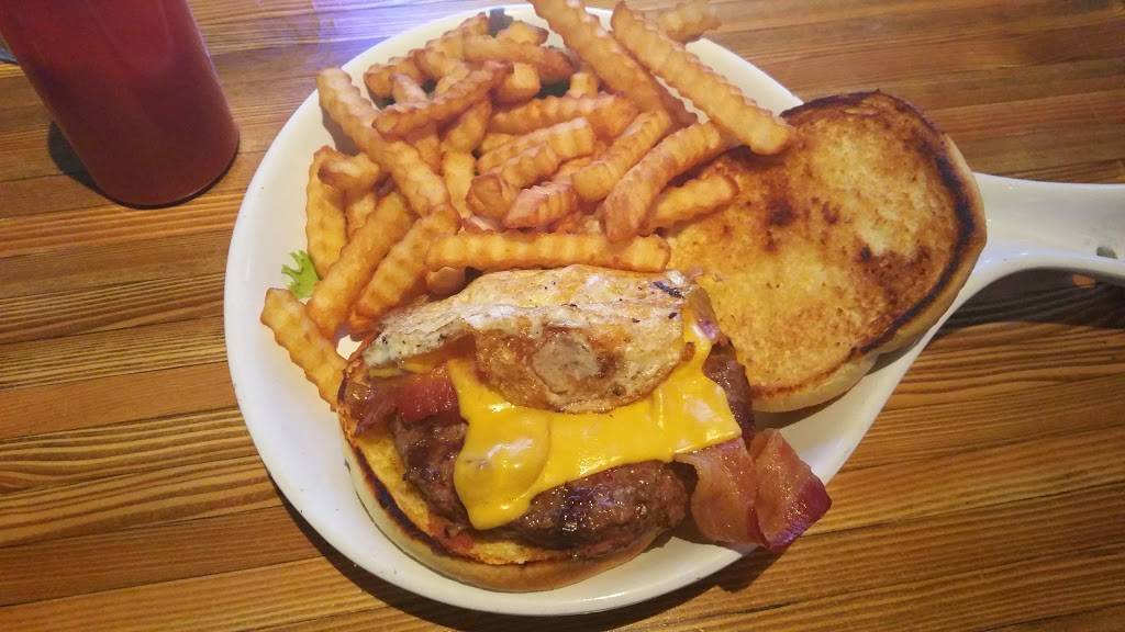 Connollys Sports Grill | night club | 2605 W Carefree Hwy, Phoenix, AZ 85085, USA | 6238795997 OR +1 623-879-5997