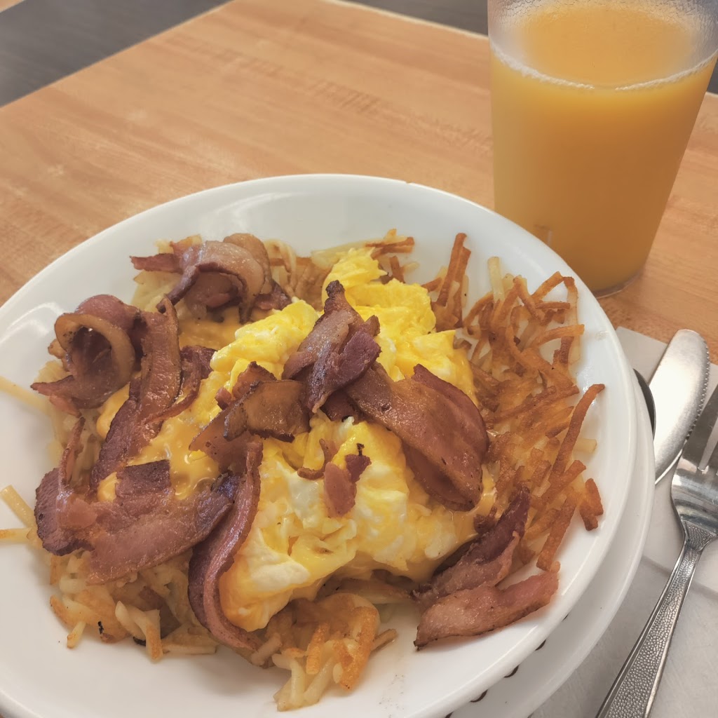 Waffle House | restaurant | 586 Hugh Adams Rd, Defuniak Springs, FL 32435, USA | 8508920300 OR +1 850-892-0300