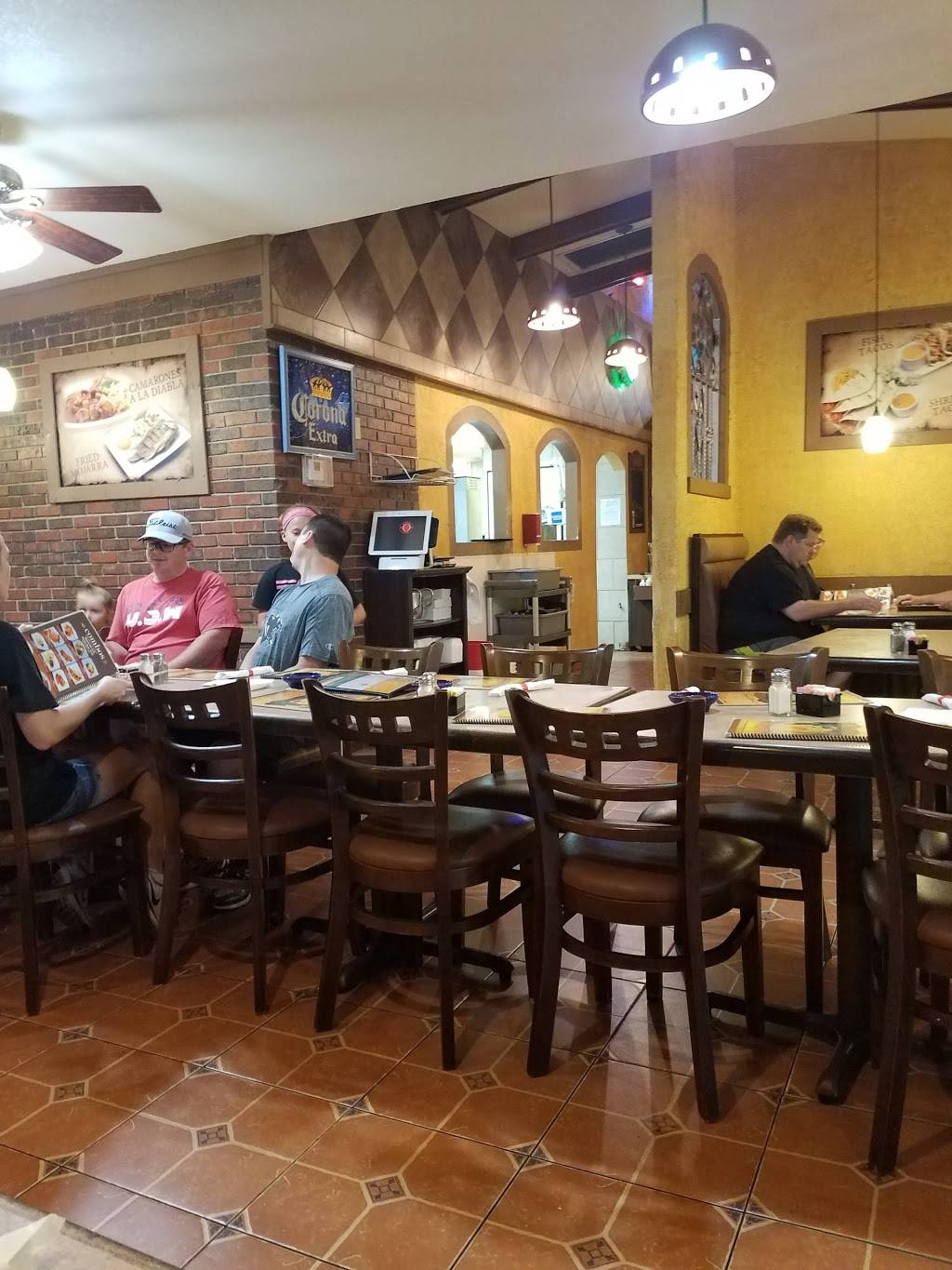 La Hacienda Mexican Restaurant | restaurant | 1138 N Nelson Dr, Derby, KS 67037, USA | 3169272900 OR +1 316-927-2900