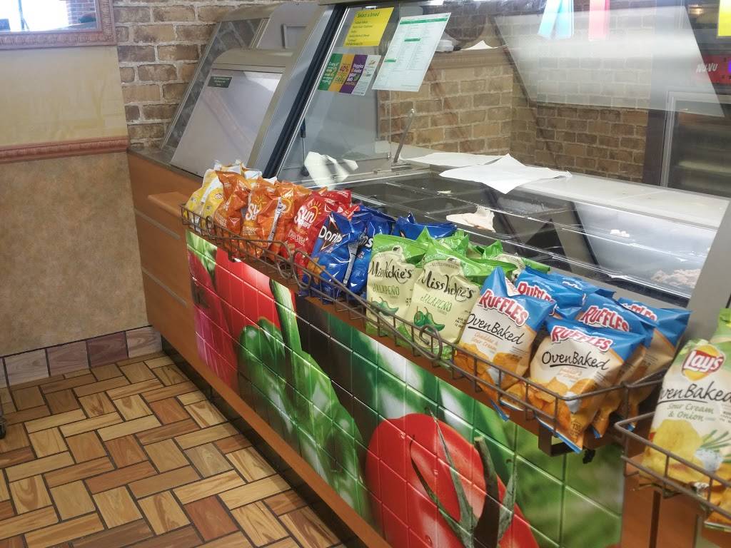 Subway | restaurant | 525 Troy Plaza, Troy, IL 62294, USA | 6186678152 OR +1 618-667-8152
