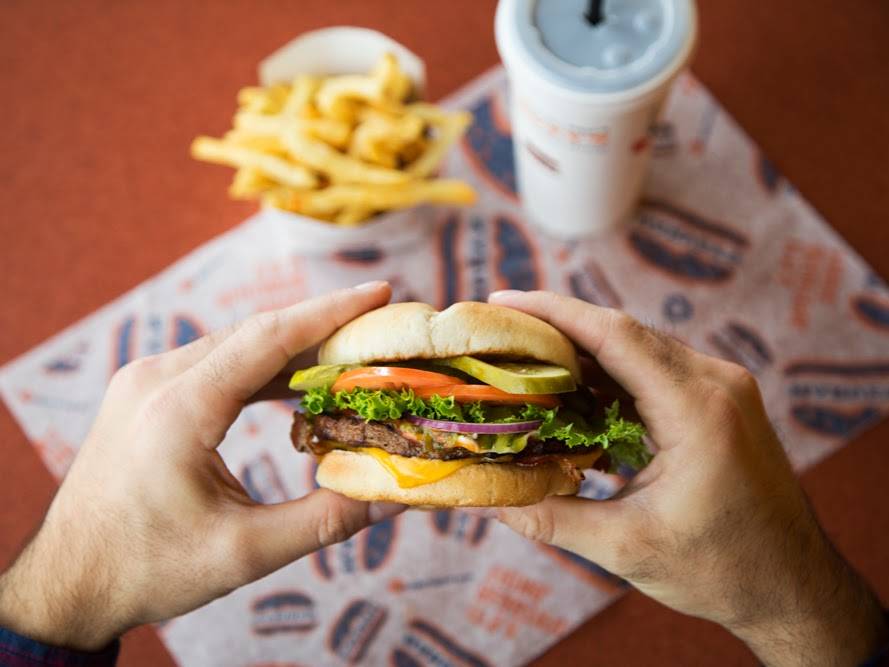 Harveys | restaurant | 423 Norwich Ave, Woodstock, ON N4S 3W4, Canada | 5195375552 OR +1 519-537-5552