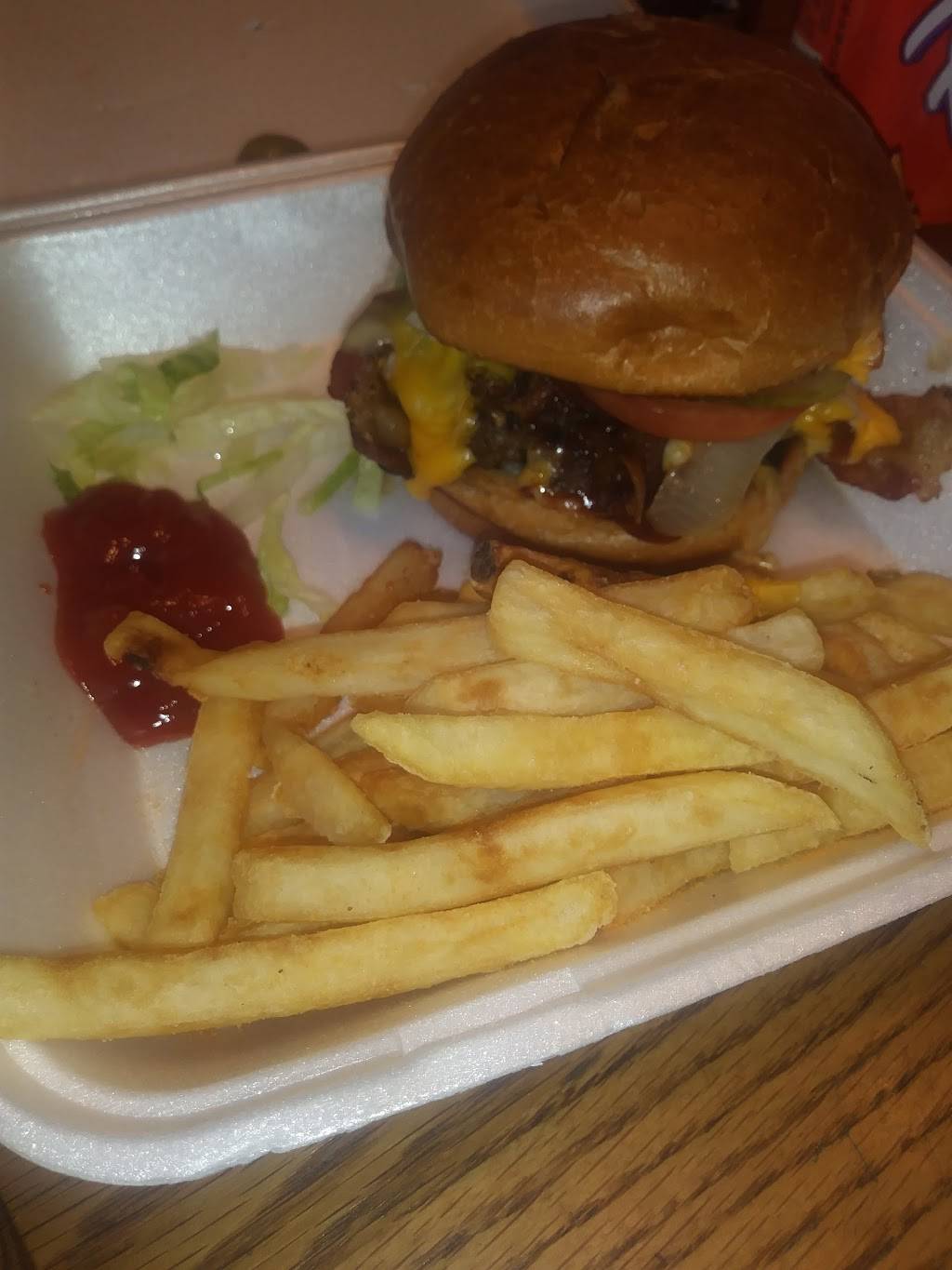 Mulligans Pub | restaurant | 109 Center Ave, Bay City, MI 48708, USA | 9898934555 OR +1 989-893-4555