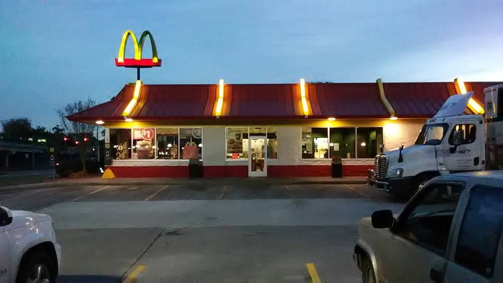 McDonalds | cafe | 1555, I-10 E, Beaumont, TX 77701, USA | 4098323673 OR +1 409-832-3673