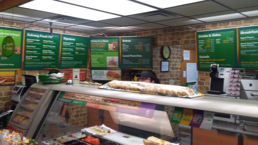Subway | meal takeaway | 514 W Main St, Lyons, KS 67554, USA | 6202575680 OR +1 620-257-5680