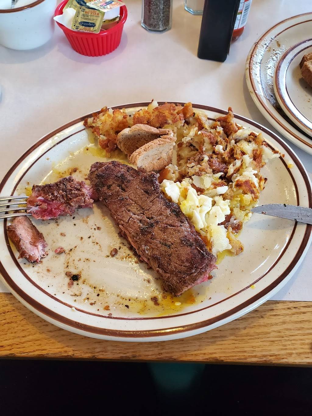 Sparta Family Dining | restaurant | 22169 West Rd, Woodhaven, MI 48183, USA | 7343013532 OR +1 734-301-3532