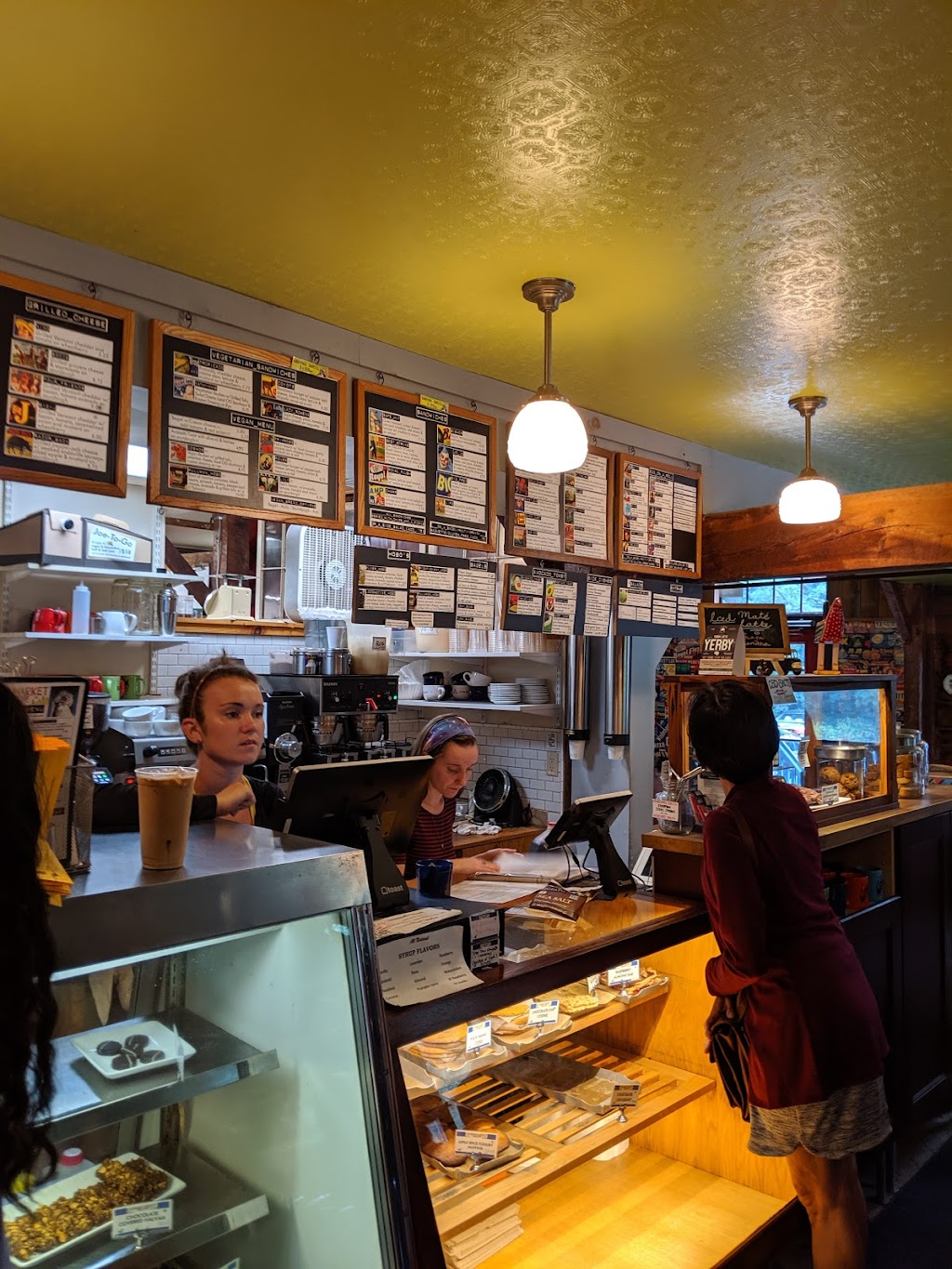 Cushman Market & Cafe | cafe | 491 Pine St, Amherst, MA 01002, USA | 4135490100 OR +1 413-549-0100