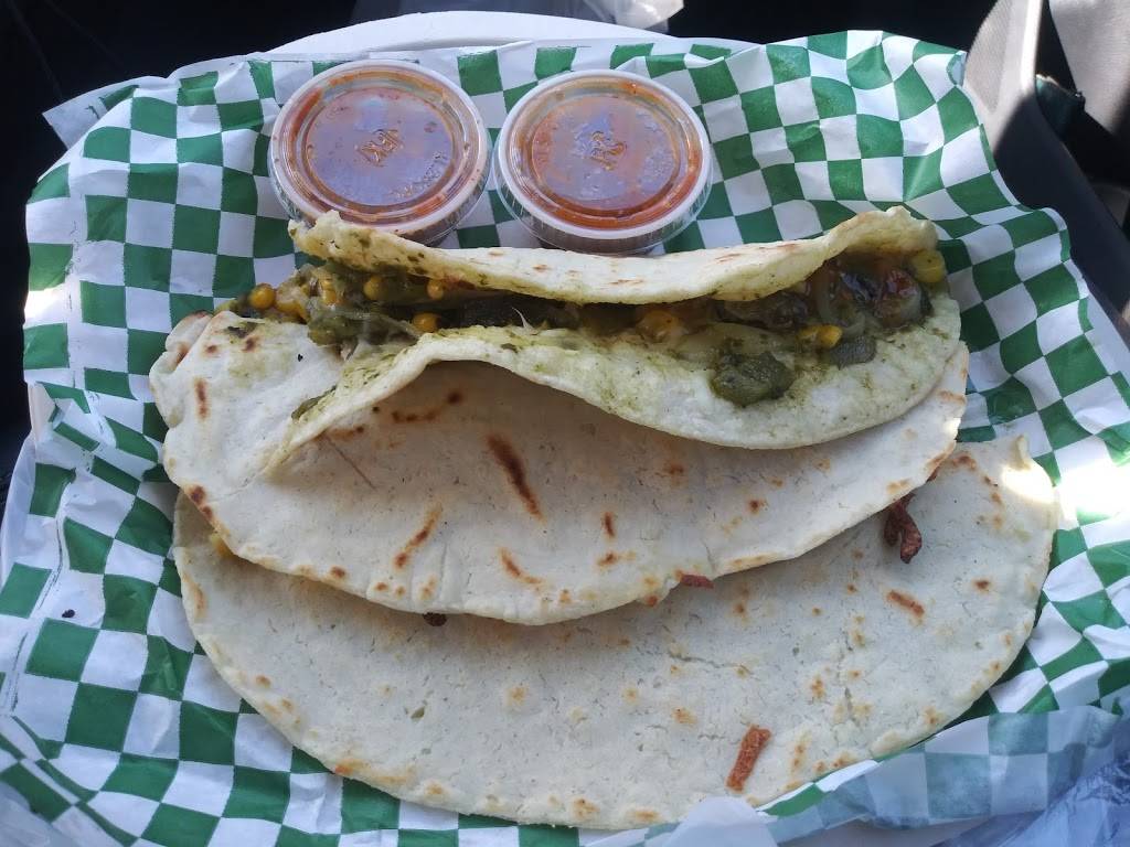 Las Quekas Military | restaurant | 1735 SW Military Dr, San Antonio, TX 78221, USA | 2105980126 OR +1 210-598-0126