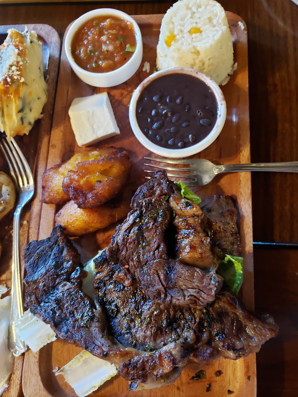 La Casa De Las Garnachas & Beer | restaurant | 1661 Colorado Blvd, Los Angeles, CA 90041, USA | 3234746716 OR +1 323-474-6716