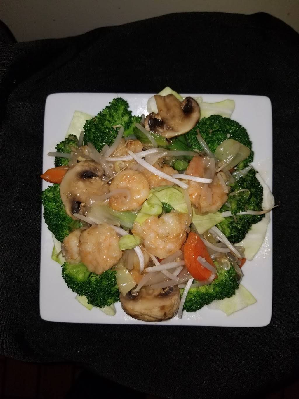 Golden Chopstix | restaurant | 18285 Collier Ave ste m, Lake Elsinore, CA 92530, USA | 9512455435 OR +1 951-245-5435