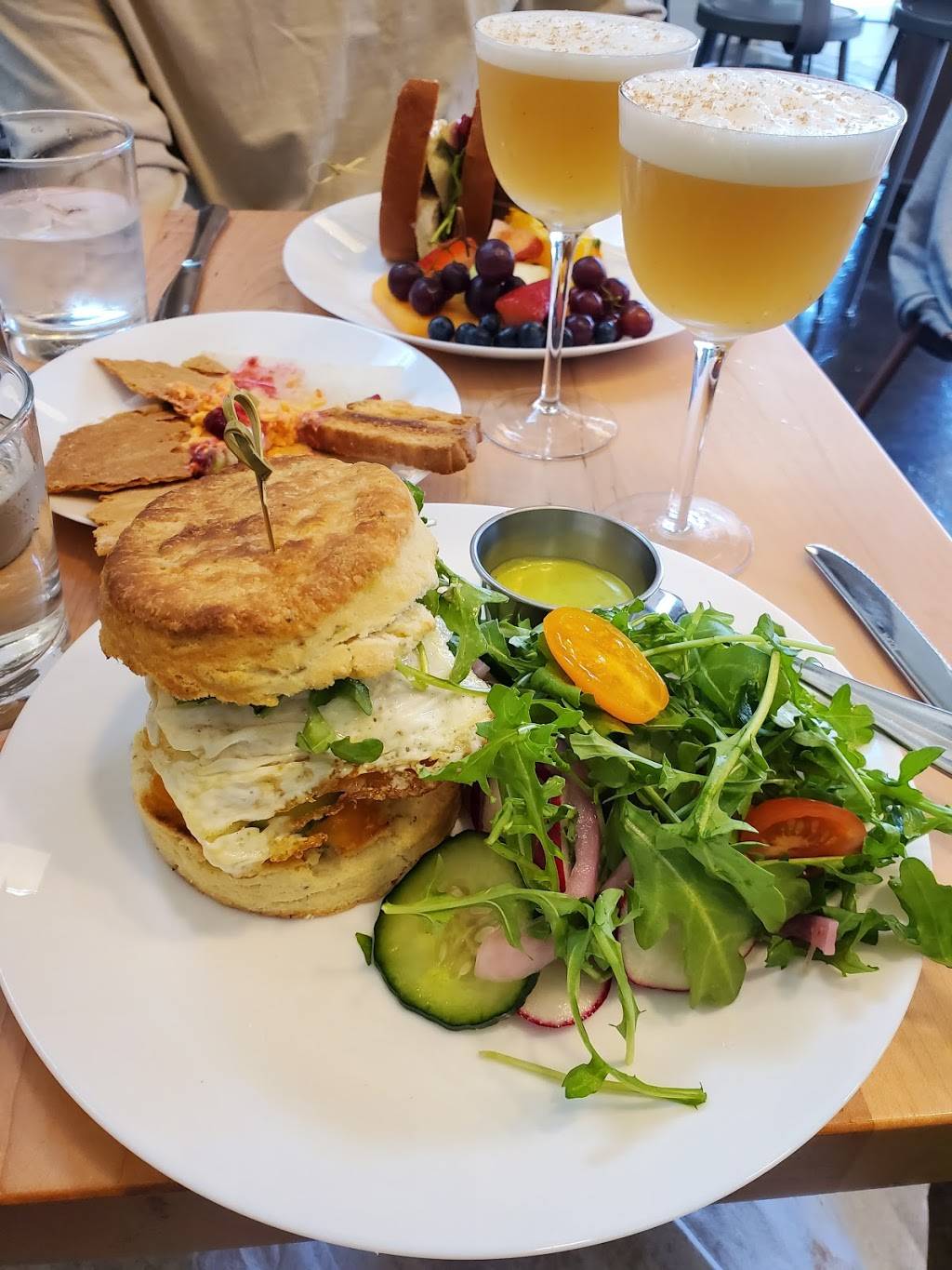 Edge Alley | Restaurant | restaurant | 600 Monroe Ave, Memphis, TN 38103, USA | 9014252605 OR +1 901-425-2605