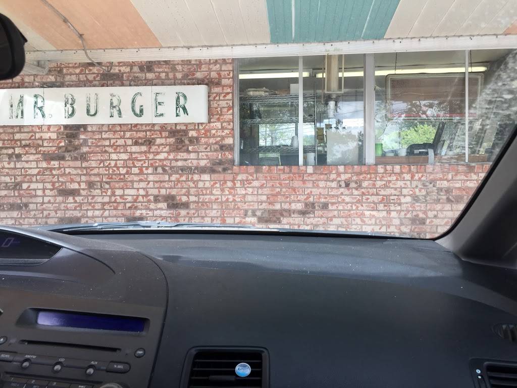 Mr Burger Drive In | restaurant | 2605 E Lucas Dr, Beaumont, TX 77703, USA | 4098924703 OR +1 409-892-4703