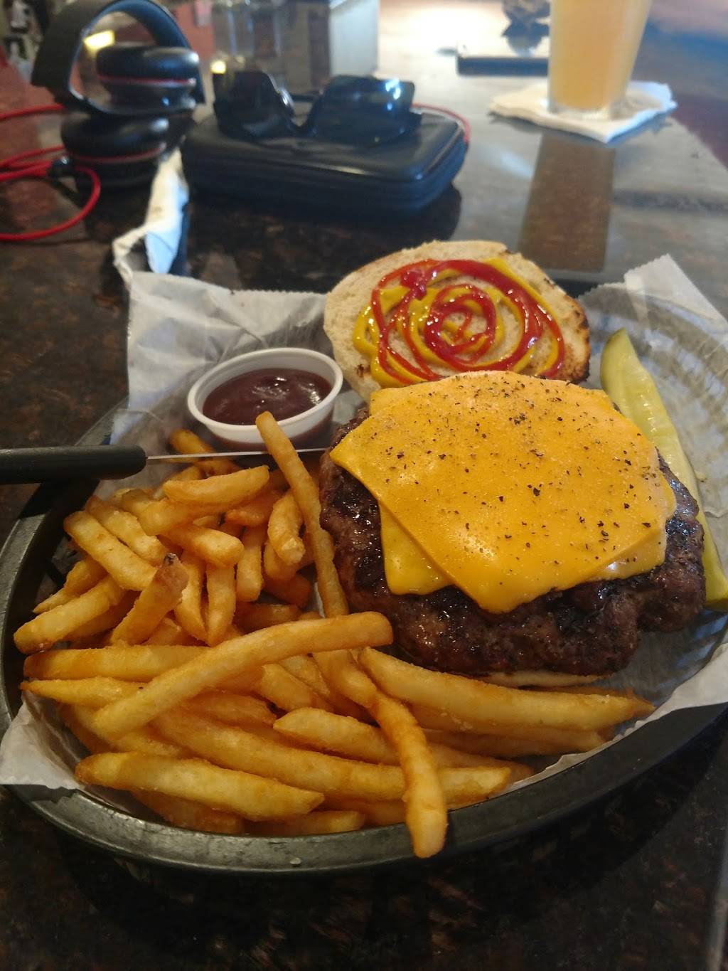 Mikes Sportsbar & Grill | restaurant | 2208 Rice Ave, Lake City, PA 16423, USA | 8147742401 OR +1 814-774-2401