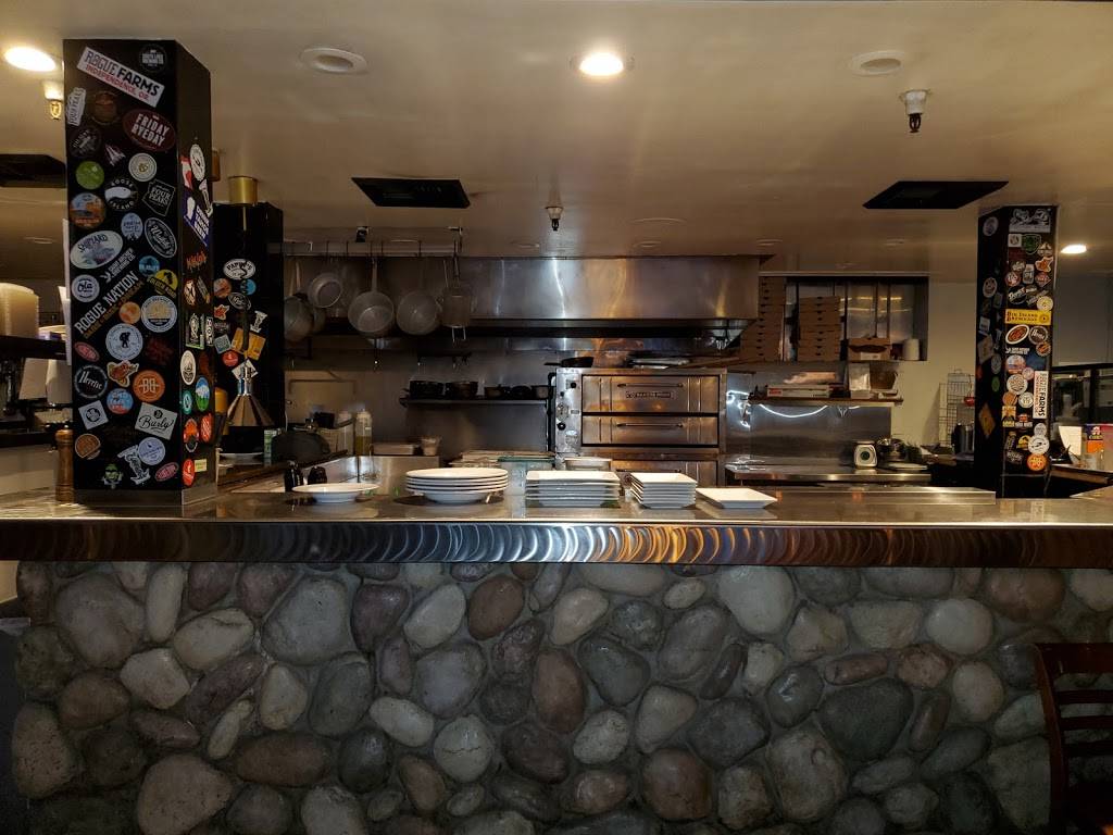 Tropics Ale House Midtown | restaurant | 2001 J St, Sacramento, CA 95811, USA | 9165947286 OR +1 916-594-7286