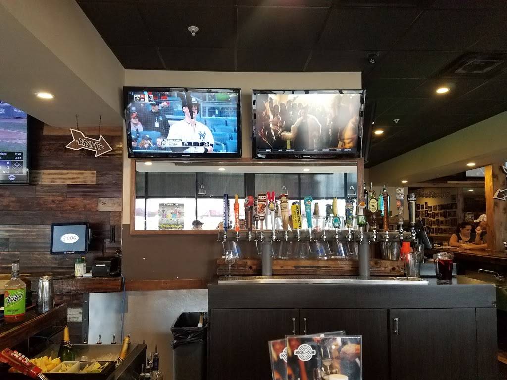 The Social House | restaurant | 435 N Alafaya Trail, Orlando, FL 32828, USA | 4079069001 OR +1 407-906-9001