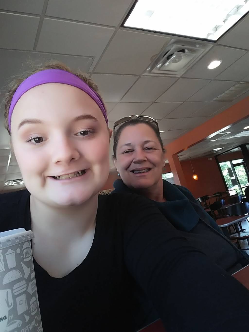 Jack in the Box | restaurant | 2015 North St, Nacogdoches, TX 75965, USA | 9365689690 OR +1 936-568-9690