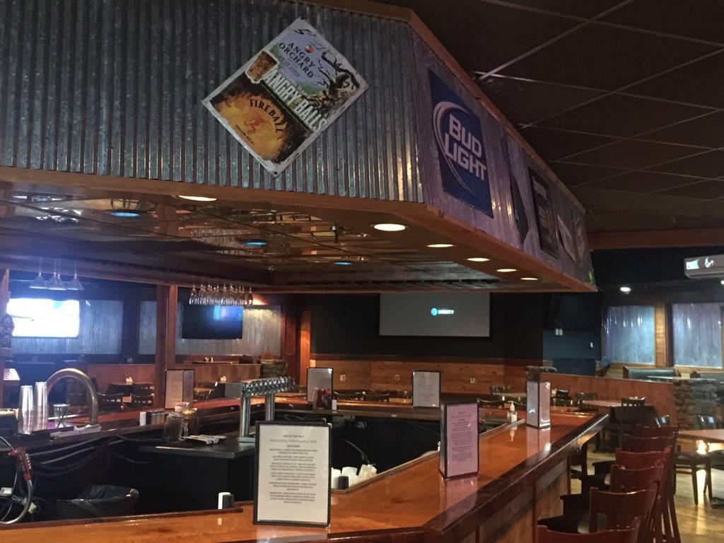 ROCK N ROLL Sports Bar | restaurant | 2007 S Service Rd, West Memphis, AR 72301, USA | 8707354055 OR +1 870-735-4055