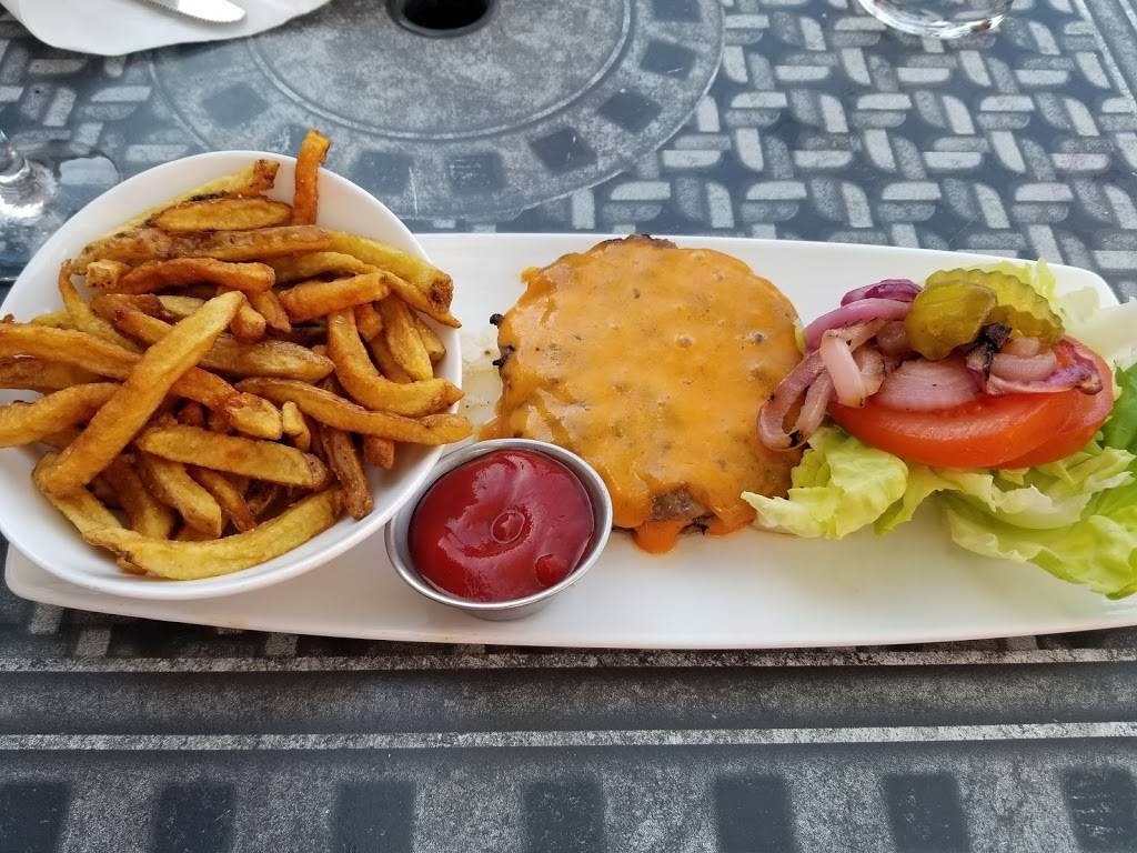 The Huron Club | restaurant | 94 Pine St, Collingwood, ON L9Y 2N9, Canada | 7052936677 OR +1 705-293-6677